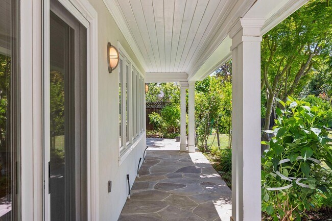 Building Photo - Beautiful, Old-World-style Home in the Heart of Central Menlo Park
