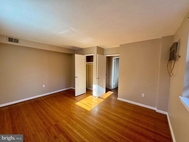 Building Photo - 200 W Evergreen Ave