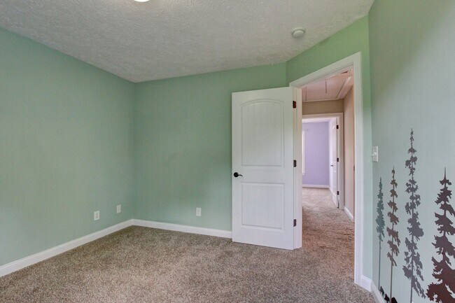 Building Photo - 716 Cavalier Dr