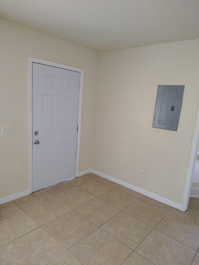 Building Photo - 908 Mccray Ct