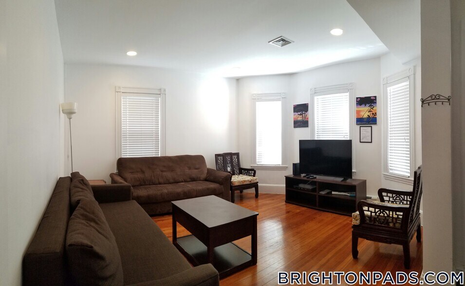 Building Photo - 27 Brackett St