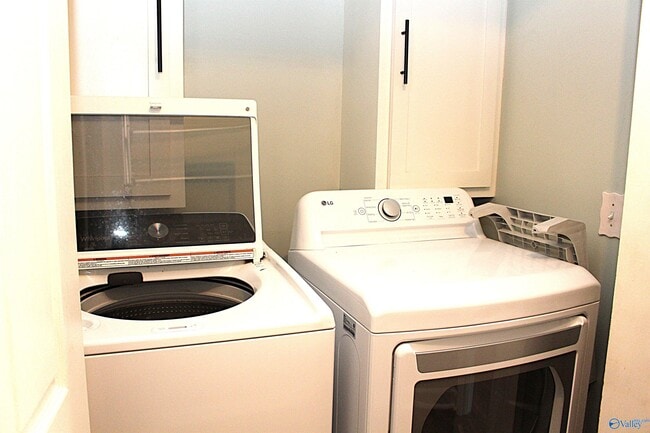 Building Photo - 101 Cresent Circle