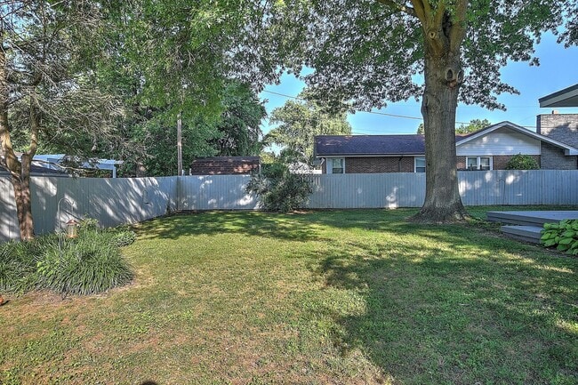 Building Photo - 2001 Hermitage Dr