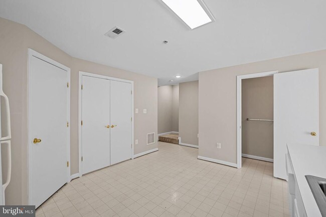 Building Photo - 23404 Rainbow Arch Dr