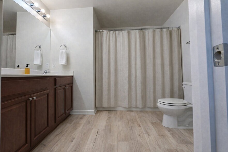 Building Photo - 3221 Stanton Rd SE