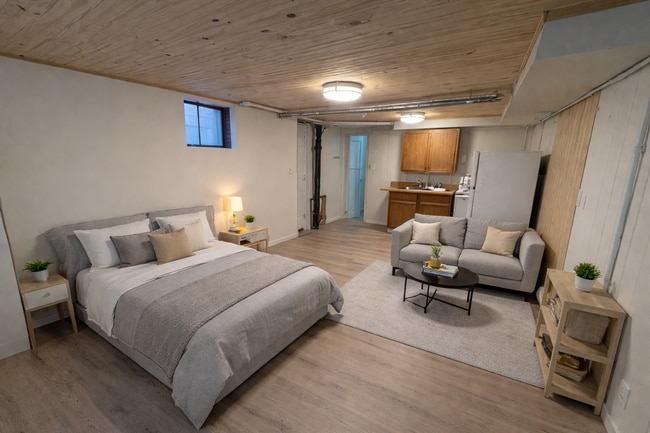 Interior Photo - 3309 University Ave