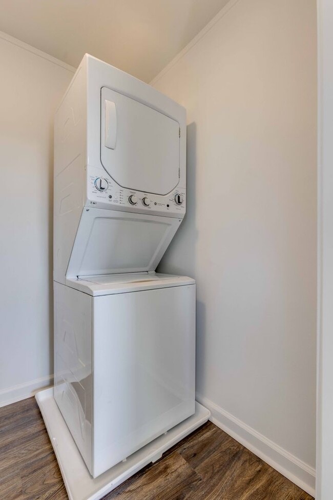 Building Photo - 328 Sweetbriar St