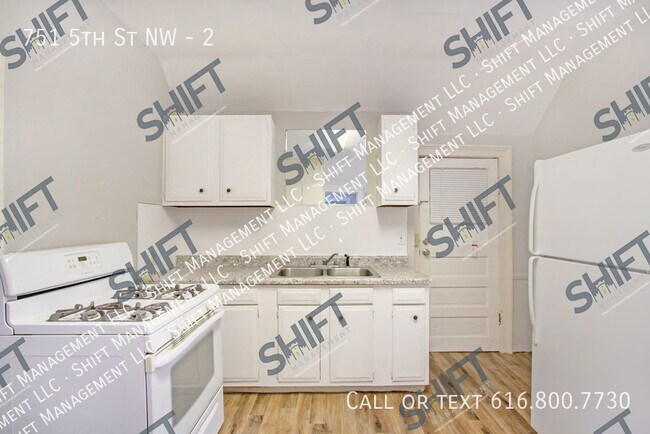 Building Photo - 751 5th St NW