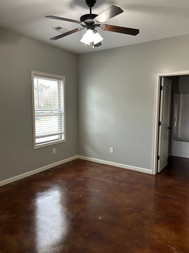 Building Photo - 101 Private Rd 4017