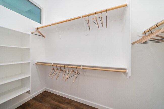 Building Photo - Avilla Marana