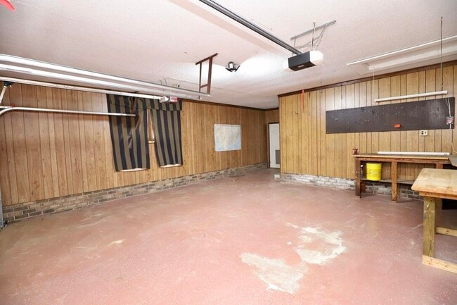 Building Photo - 579 Sierra St