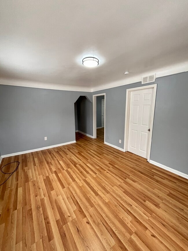 Building Photo - Charming 3-Bedroom Home with Modern Comfor...