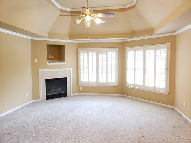 Building Photo - Johns Creek Beauty
