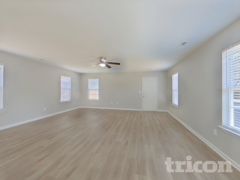 Building Photo - 8743 Sharonbrook Dr