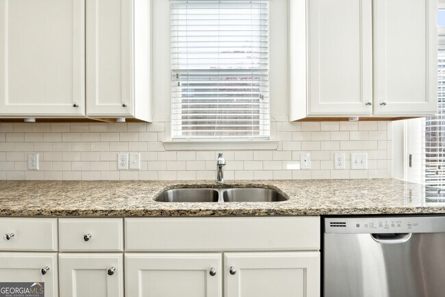 Building Photo - 1499 River Oak Ln