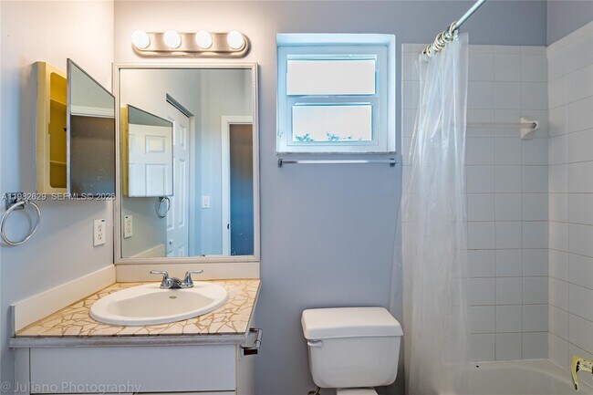 Building Photo - 16061 Emerald Cove Rd