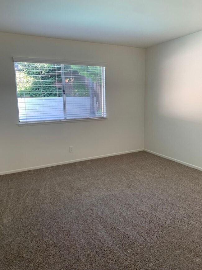 Building Photo - Pool Home with Fireplace & 2-Car Garage