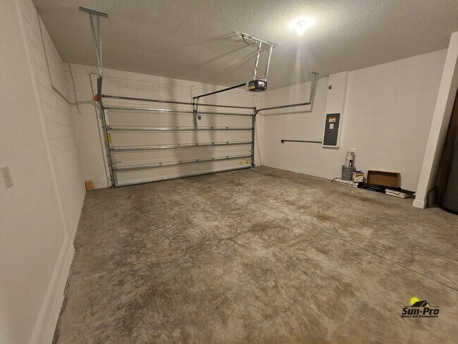 Building Photo - 379 Birkdale Dr