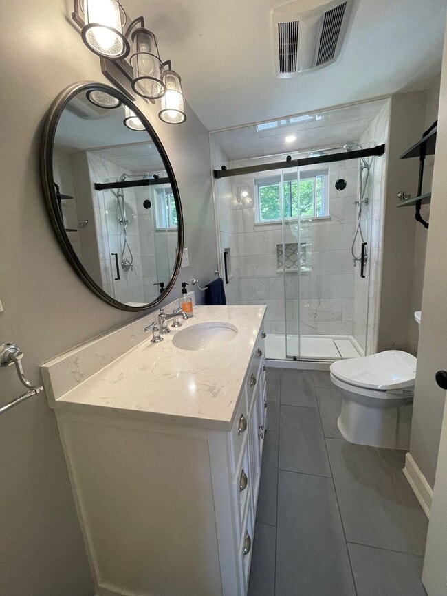 Building Photo - Exceptional 4-Bedroom Home for Rent in Dal...