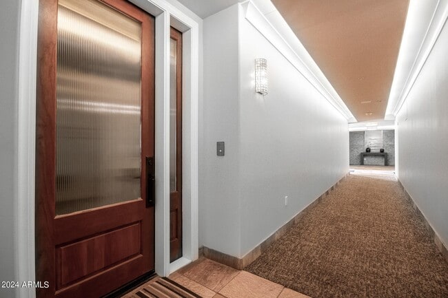 Building Photo - 4909 N Woodmere Fairway