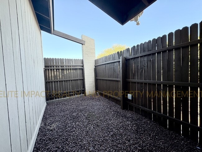 Building Photo - 1981 N Terraza de la Cienega