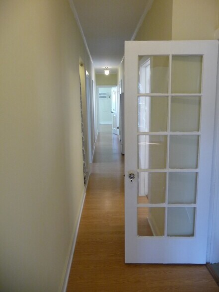 Building Photo - 435 1/2 N Sierra Bonita Ave