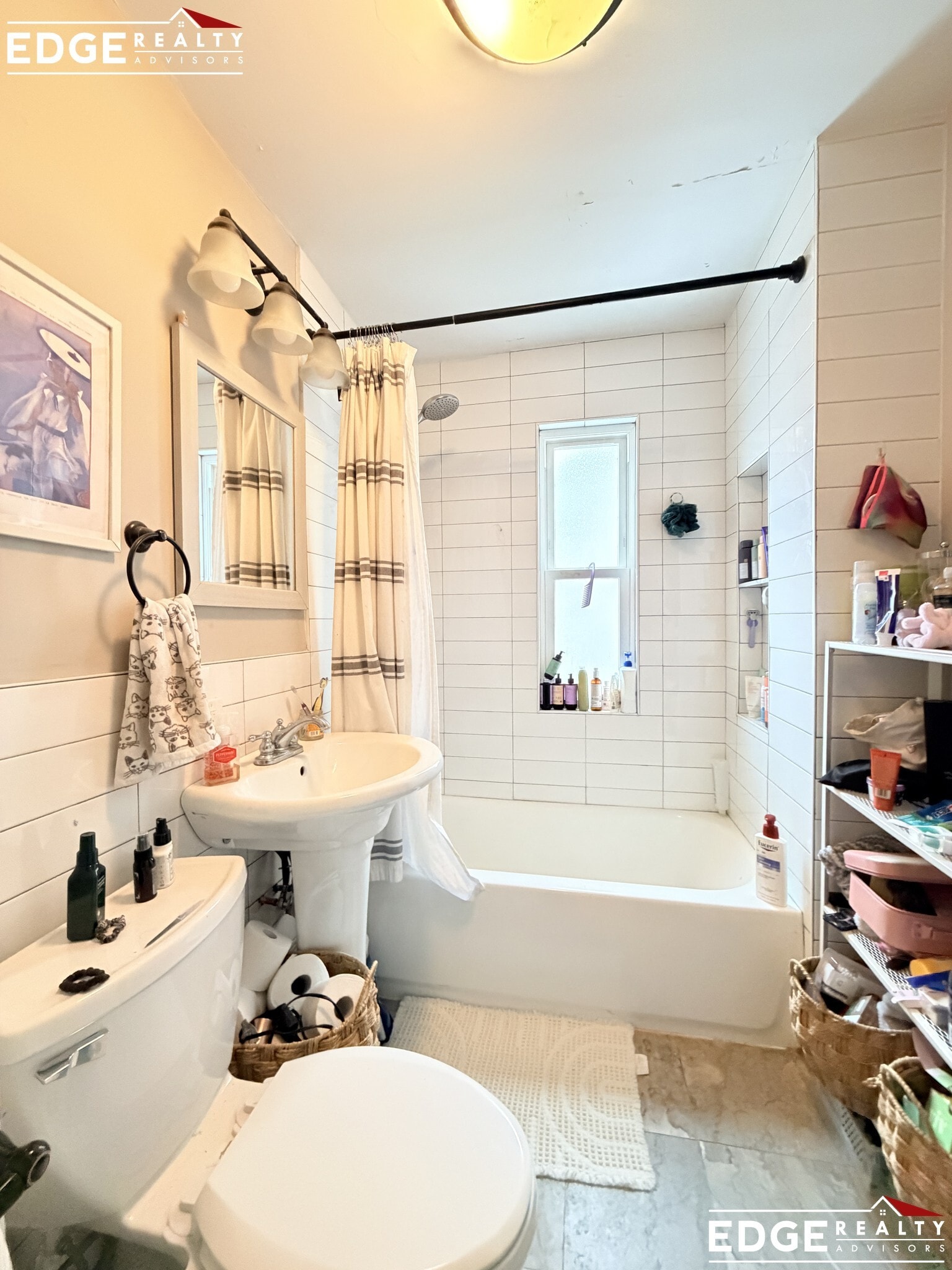 Building Photo - 5-7 Weitz Unit 2