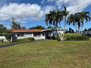 Building Photo - 1553 W River Dr
