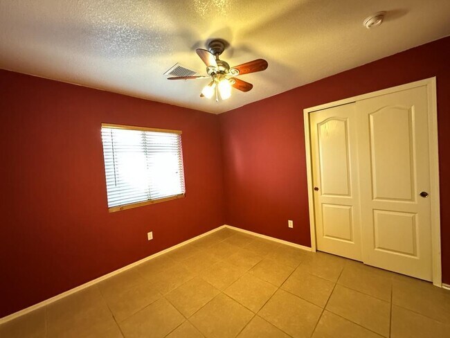 Building Photo - 1113 San Jacinto Dr