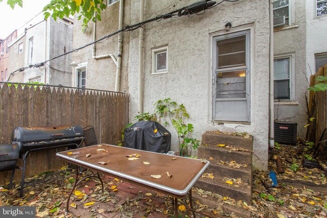 Building Photo - 3942 Delancey St