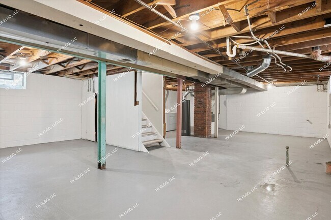 Building Photo - Charming 3-Bedroom Brick Ranch in highly d...