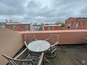 Building Photo - 3-bed, 2-bath GIANT townhouse + GARAGE, BA...