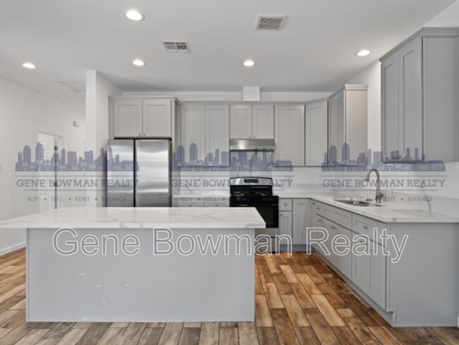 Building Photo - 1339 E 7th St