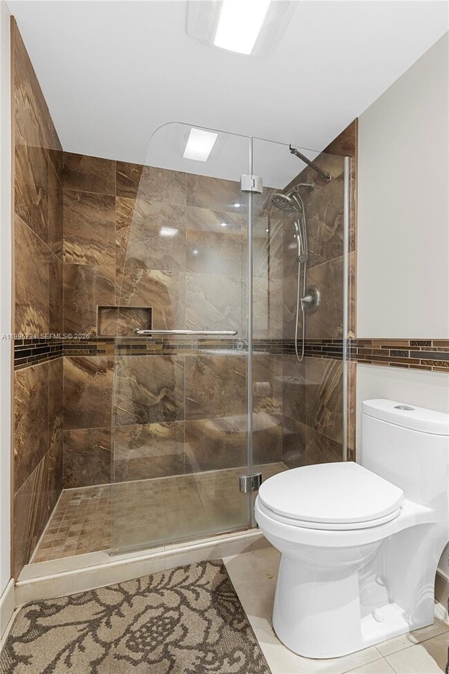 Building Photo - 9200 N Hollybrook Lake Dr