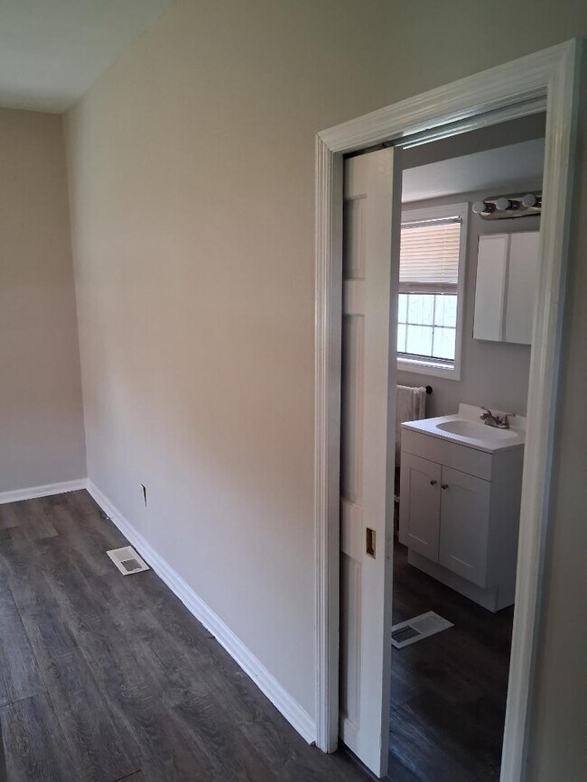 Building Photo - 1104 Rucker St