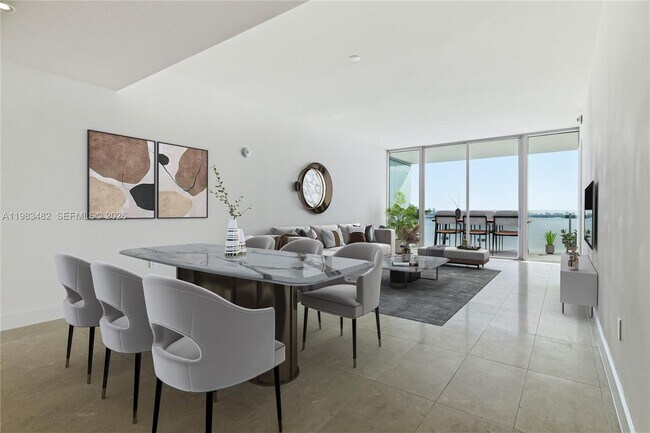 Building Photo - 700 NE 26th Terrace