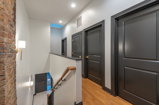 Building Photo - 28 N Throop St