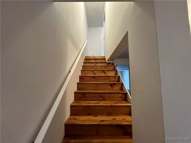 Building Photo - 810 E Gilchrist Ct