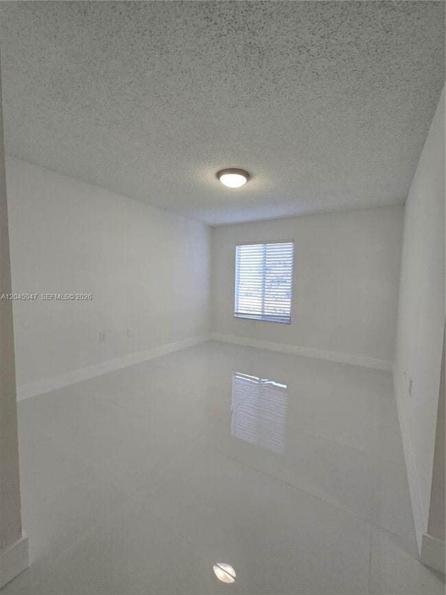 Building Photo - 595 Vista Isles Dr