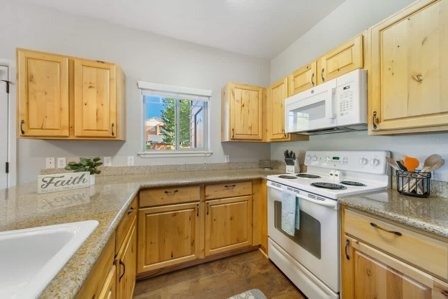 Building Photo - 6601 N Spurwing Loop