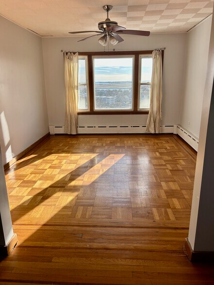 Building Photo - 85 Gladstone St