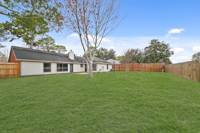 Building Photo - 7010 Pembrough Ln