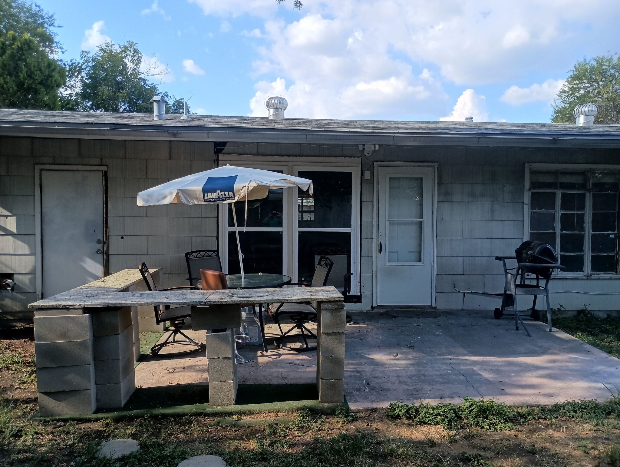 Building Photo - Room in Single Family Home on Brettonwood Dr