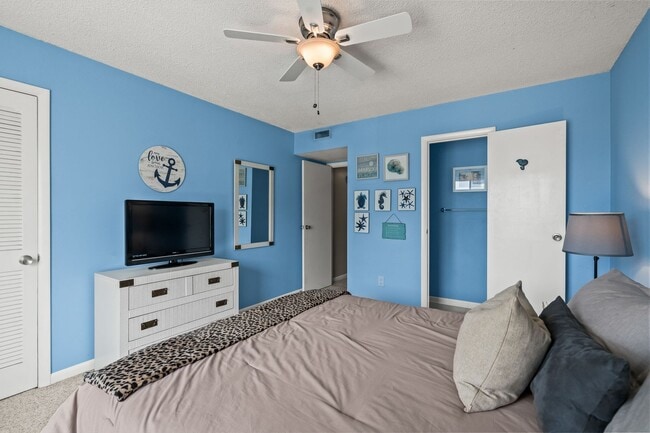 Building Photo - Snowbird Rental