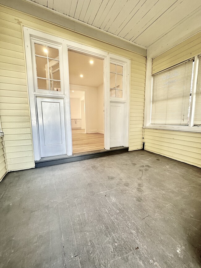 Building Photo - 23 Beecher Pl