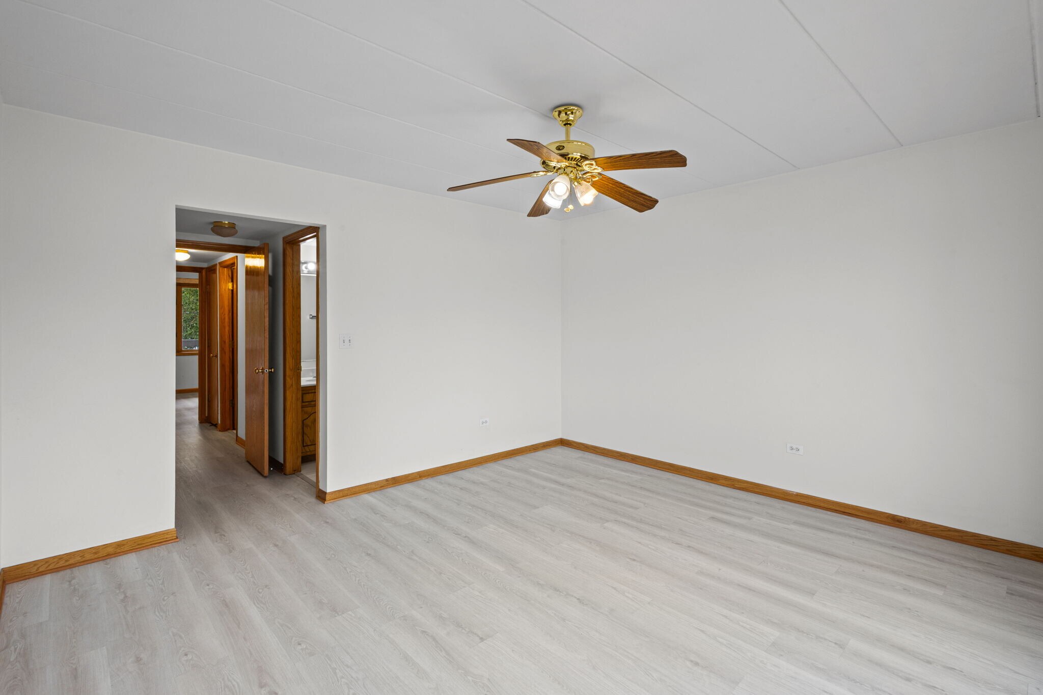 Primary bedroom - 5632 S Narragansett Ave