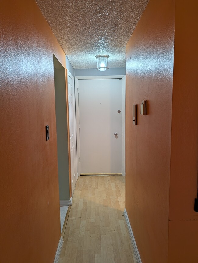 Building Photo - 1302 S Parker Rd