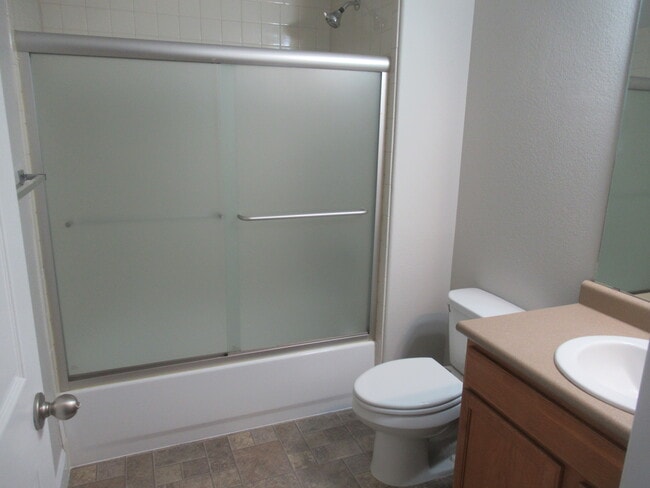 Building Photo - 8007 Briarthorn Ln