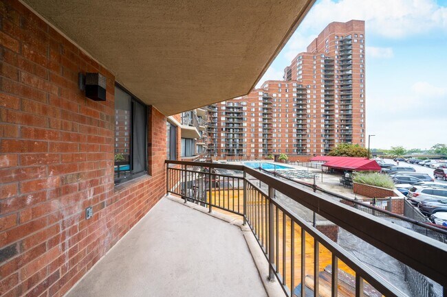 Building Photo - 232 Harmon Cove Tower