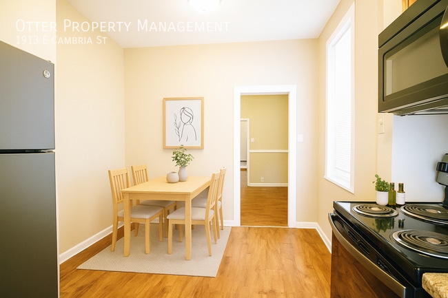 Building Photo - 1913 E Cambria St